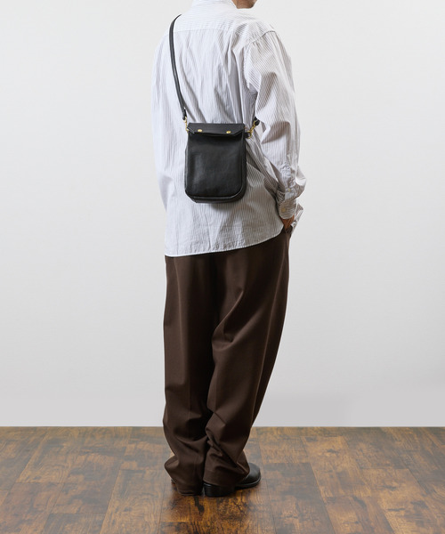 SLOW(スロウ)の「SLOW スロウ / bono-gasmask shoulder bag-S フルベジタブルタンニング栃木レザーショルダーバッグ / 858S93S(ショルダーバッグ・メンズ・ブラック/チョコ・FREE)」の20枚目の写真