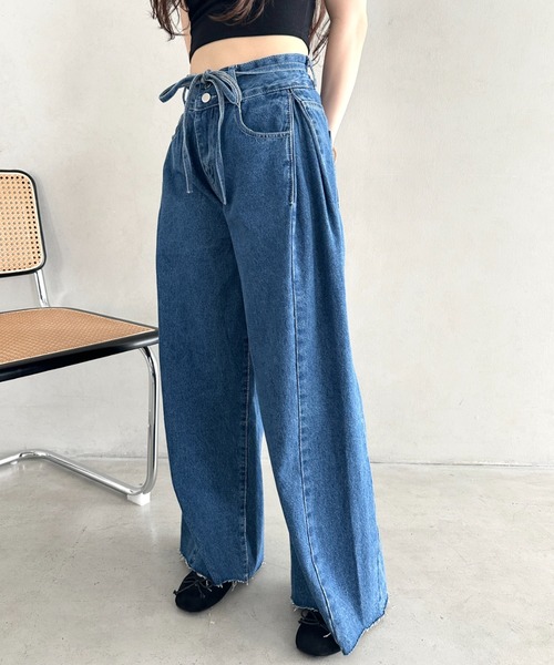 Outfitter lab(アウトフィッターラボ)の「丈感長めでシーズンレス♪サイドタック入りワイドデニムパンツ ストレートデニム 柔らかワイドイージーパンツ/デニム/スラックス(デニムパンツ・レディース・ブラック/ブルー・M)」の1枚目の写真