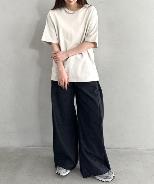 Outfitter lab(アウトフィッターラボ)の「丈感長めでシーズンレス♪サイドタック入りワイドデニムパンツ ストレートデニム 柔らかワイドイージーパンツ/デニム/スラックス(デニムパンツ・レディース・ブラック/ブルー・M)」の19枚目の写真