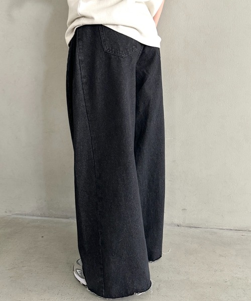 Outfitter lab(アウトフィッターラボ)の「丈感長めでシーズンレス♪サイドタック入りワイドデニムパンツ ストレートデニム 柔らかワイドイージーパンツ/デニム/スラックス(デニムパンツ・レディース・ブラック/ブルー・M)」の12枚目の写真