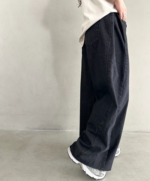 Outfitter lab(アウトフィッターラボ)の「丈感長めでシーズンレス♪サイドタック入りワイドデニムパンツ ストレートデニム 柔らかワイドイージーパンツ/デニム/スラックス(デニムパンツ・レディース・ブラック/ブルー・M)」の10枚目の写真