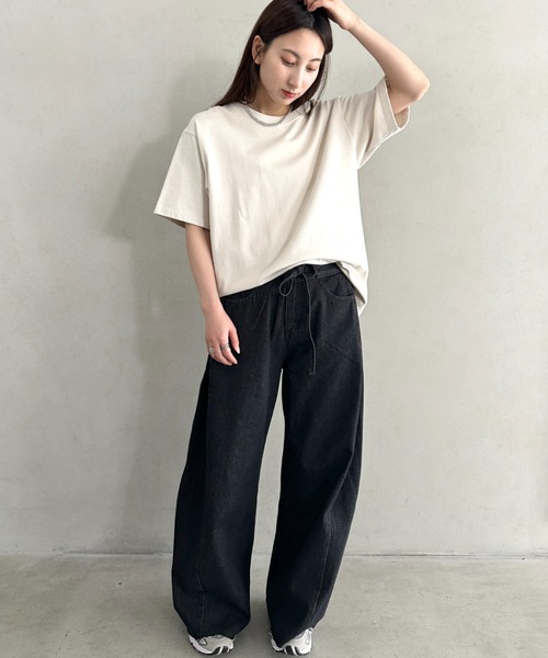Outfitter lab(アウトフィッターラボ)の「丈感長めでシーズンレス♪サイドタック入りワイドデニムパンツ ストレートデニム 柔らかワイドイージーパンツ/デニム/スラックス(デニムパンツ・レディース・ブラック/ブルー・M)」の14枚目の写真