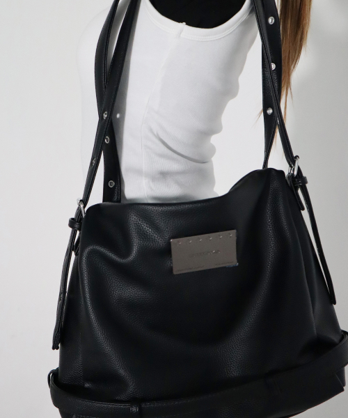 CHICKS（チックス）の「マルチスナップバックルショルダーバッグブラック（ショルダーバッグ・レディース・ブラック・ONE SIZE）」の3枚目の写真