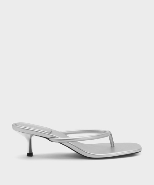 CHARLES & KEITH(チャールズ & キース)の「スクエアトゥ キトゥンヒールトングサンダル(サンダル・レディース・ブラック/シルバー・22.5cm/23cm/23.5cm/24.5cm/25cm)」の1枚目の写真