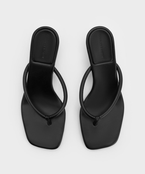 CHARLES & KEITH(チャールズ & キース)の「スクエアトゥ キトゥンヒールトングサンダル(サンダル・レディース・ブラック/シルバー・22.5cm/23cm/23.5cm/24.5cm/25cm)」の5枚目の写真