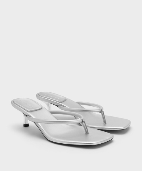 CHARLES & KEITH(チャールズ & キース)の「スクエアトゥ キトゥンヒールトングサンダル(サンダル・レディース・ブラック/シルバー・22.5cm/23cm/23.5cm/24.5cm/25cm)」の14枚目の写真