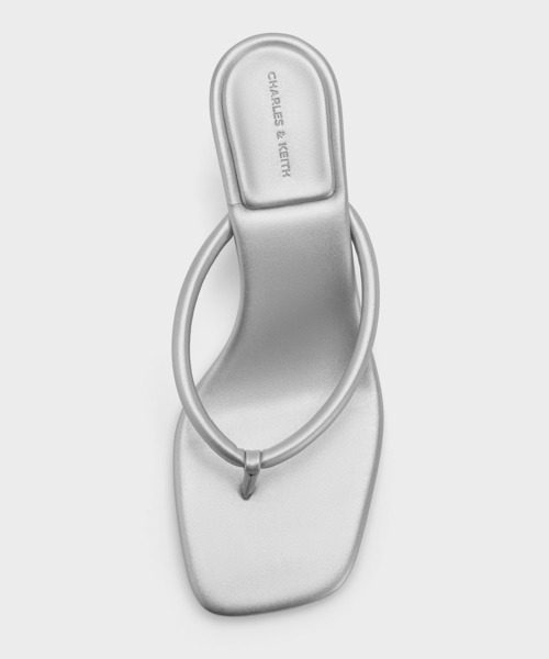 CHARLES & KEITH(チャールズ & キース)の「スクエアトゥ キトゥンヒールトングサンダル(サンダル・レディース・ブラック/シルバー・22.5cm/23cm/23.5cm/24.5cm/25cm)」の11枚目の写真