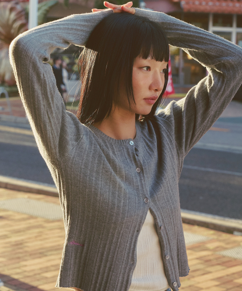 AFTERHOURS(アフターアワーズ)の「ROUND NECK RIP CARDIGAN (MELANGE GREY)(カーディガン/ボレロ・レディース・グレー・FREE)」の2枚目の写真