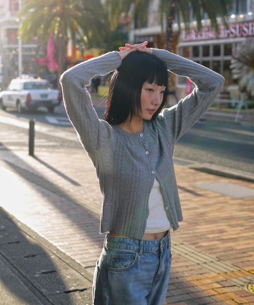AFTERHOURS(アフターアワーズ)の「ROUND NECK RIP CARDIGAN (MELANGE GREY)(カーディガン/ボレロ・レディース・グレー・FREE)」の5枚目の写真