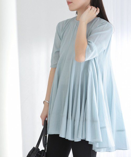 La TOTALITE(ラトータリテ)の「【洗える】コットンハギフレアチュニック(シャツ/ブラウス・レディース・ブラック/ホワイト/サックスブルー・FREE)」の3枚目の写真