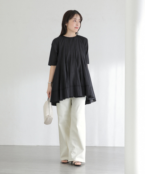 La TOTALITE(ラトータリテ)の「【洗える】コットンハギフレアチュニック(シャツ/ブラウス・レディース・ブラック/ホワイト/サックスブルー・FREE)」の4枚目の写真