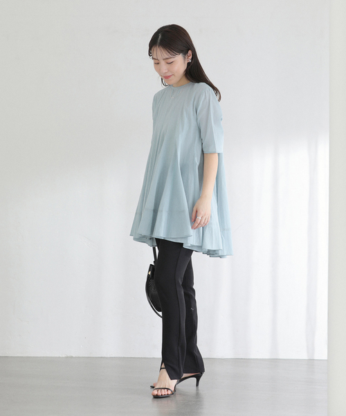 La TOTALITE(ラトータリテ)の「【洗える】コットンハギフレアチュニック(シャツ/ブラウス・レディース・ブラック/ホワイト/サックスブルー・FREE)」の17枚目の写真