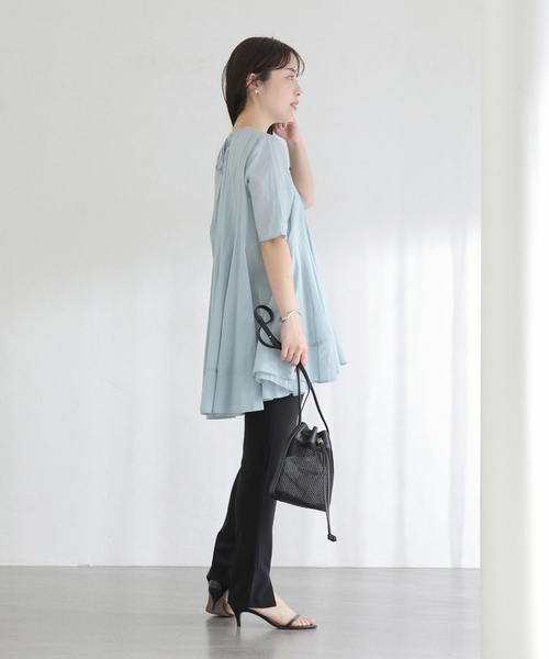 La TOTALITE(ラトータリテ)の「【洗える】コットンハギフレアチュニック(シャツ/ブラウス・レディース・ブラック/ホワイト/サックスブルー・FREE)」の18枚目の写真