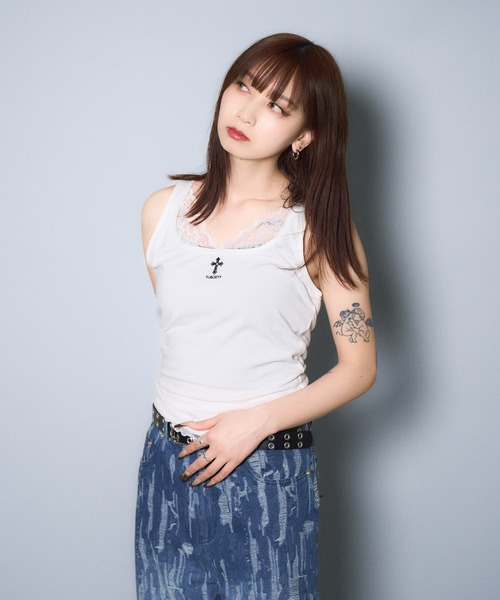 Subciety(サブサエティ)の「Cross lace tank top(タンクトップ・レディース・ブラック/ホワイト・LARGE/MEDIUM)」の2枚目の写真
