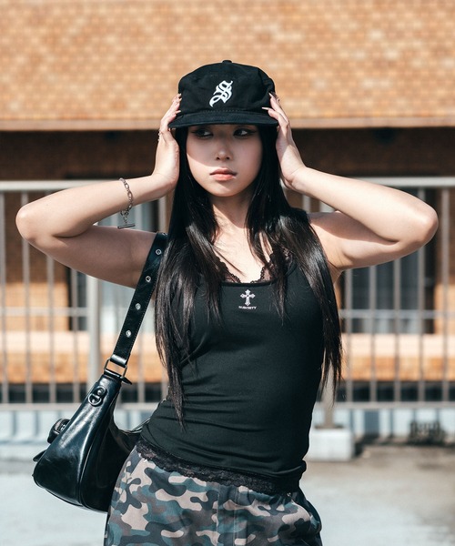 Subciety(サブサエティ)の「Cross lace tank top(タンクトップ・レディース・ブラック/ホワイト・LARGE/MEDIUM)」の8枚目の写真