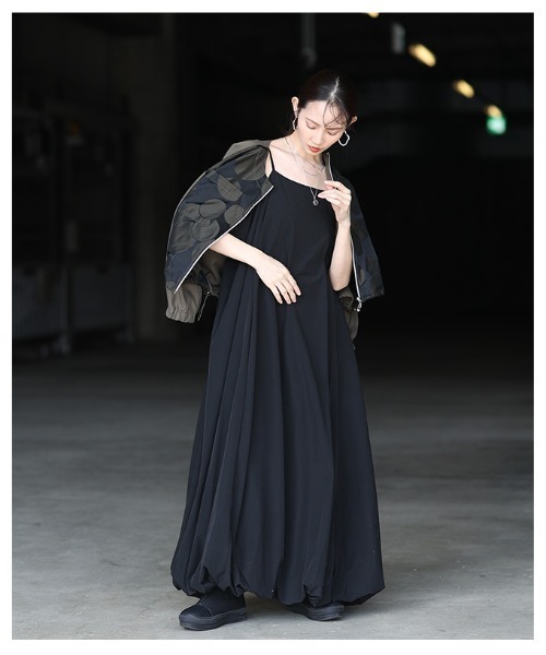 Sawa a la mode(サワアラモード)の「バルーンキャミソールワンピース(ワンピース・レディース・ブラック/チャコールグレー・FREE)」の12枚目の写真