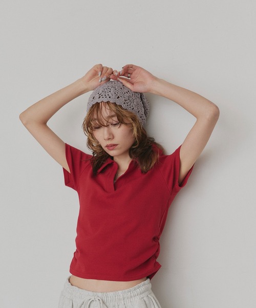 ad thie（アドティエ）の「サイドギャザー フライスコンパクト スキッパーTシャツ（ポロシャツ・レディース・ブラック/レッド/ブラウン/オフホワイト・FREE）」の4枚目の写真