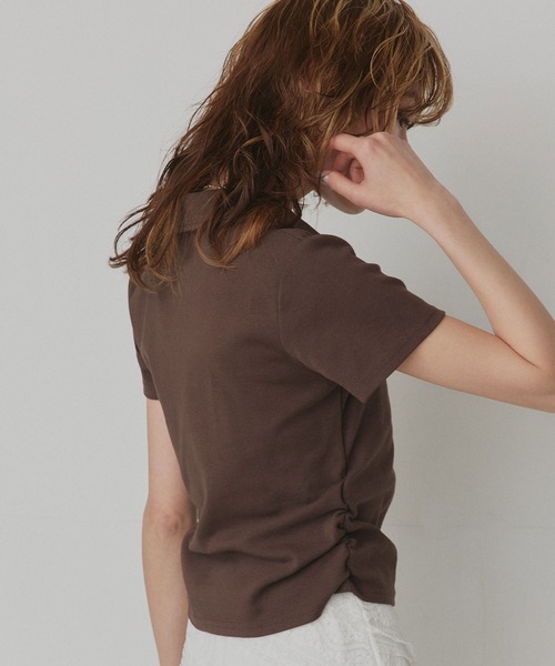 ad thie（アドティエ）の「サイドギャザー フライスコンパクト スキッパーTシャツ（ポロシャツ・レディース・ブラック/レッド/ブラウン/オフホワイト・FREE）」の12枚目の写真