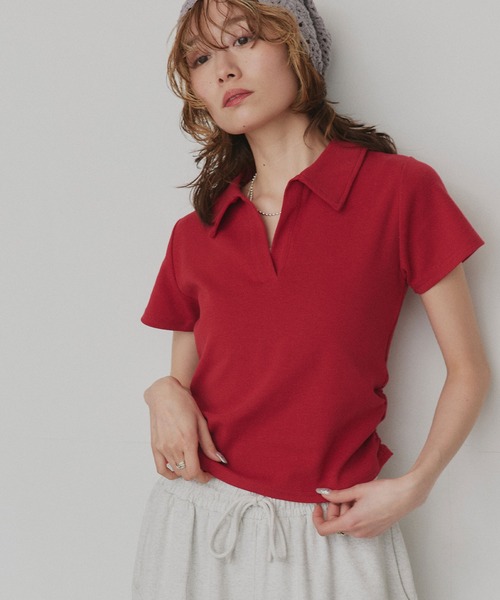 ad thie（アドティエ）の「サイドギャザー フライスコンパクト スキッパーTシャツ（ポロシャツ・レディース・ブラック/レッド/ブラウン/オフホワイト・FREE）」の6枚目の写真
