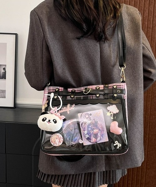 gossip!ロサンゼルス(ゴシップロサンゼルス)の「【Y2Kガーリー】レトロチェック 大容量痛バッグ ショルダー/斜め掛け/トートバッグ(ショルダーバッグ・レディース・ピンク/レッド/ブラック・FREE)」の1枚目の写真