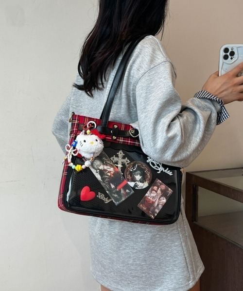 gossip!ロサンゼルス(ゴシップロサンゼルス)の「【Y2Kガーリー】レトロチェック 大容量痛バッグ ショルダー/斜め掛け/トートバッグ(ショルダーバッグ・レディース・ピンク/レッド/ブラック・FREE)」の16枚目の写真
