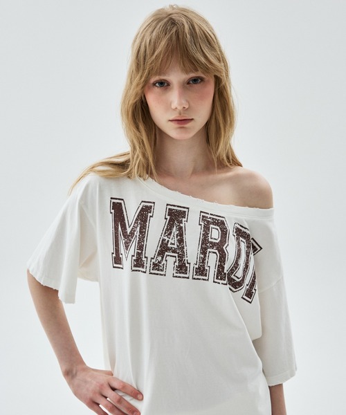 Mardi Mercredi(マルディメクルディ)の「TSHIRT OFF SHOULDER CRACKED LOGO DESTROYED / Tシャツ オフショルダー クラック ロゴ デストロイド(Tシャツ/カットソー・レディース・ヘザーグレー/アイボリー/チャコール・FREE)」の2枚目の写真