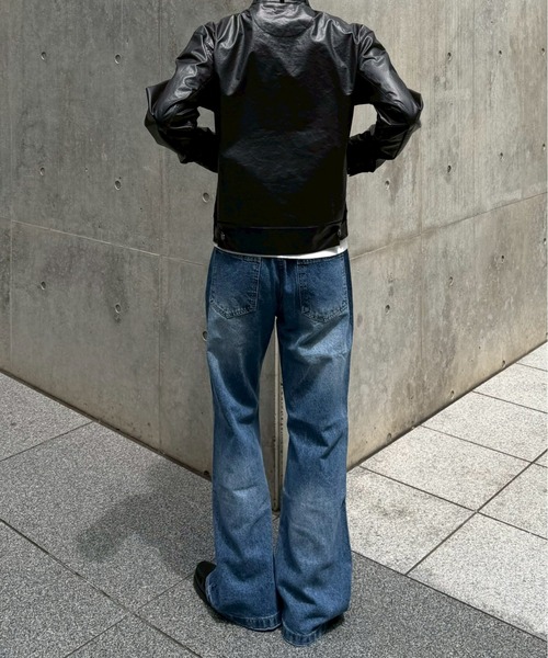 Chikashitsu +（チカシツプラス）の「【Chikashitsu +】washed bootscut denim pants/ 【チカシツプラス】ウォッシュドブーツカットデニムパンツ＜着用動画あり＞（デニムパンツ・メンズ・ブラック/ブルー・L/M/S）」の6枚目の写真