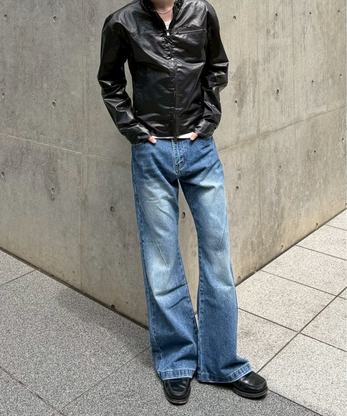 Chikashitsu +（チカシツプラス）の「【Chikashitsu +】washed bootscut denim pants/ 【チカシツプラス】ウォッシュドブーツカットデニムパンツ＜着用動画あり＞（デニムパンツ・メンズ・ブラック/ブルー・L/M/S）」の3枚目の写真