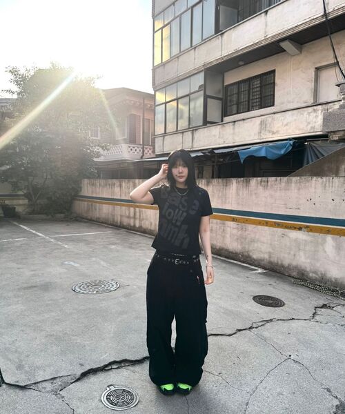 MOO(エムオーオー)の「ベースロウクロップ半袖Tシャツ - ブラック(Tシャツ/カットソー・メンズ・ブラック・SMALL/MEDIUM/LARGE)」の5枚目の写真