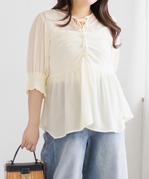 CLETTE(クレット)の「CLETTEオリジナルリボンネックシアーブラウス(シャツ/ブラウス・レディース・ピンク/ブルー/オフホワイト・3L/LL/4L)」の4枚目の写真