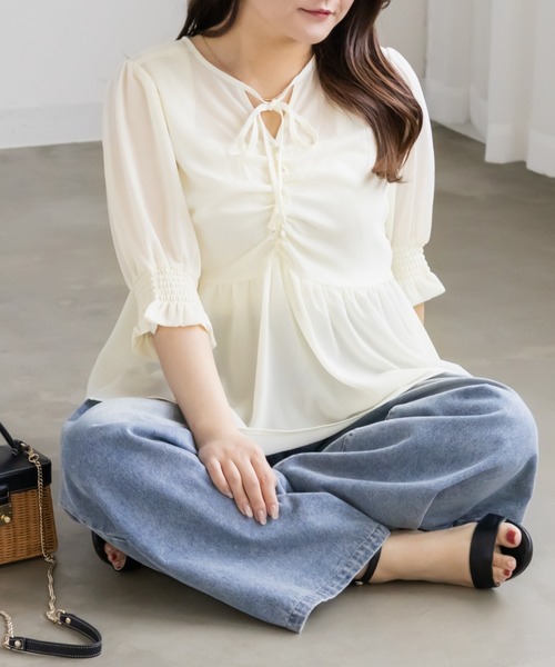 CLETTE(クレット)の「CLETTEオリジナルリボンネックシアーブラウス(シャツ/ブラウス・レディース・ピンク/ブルー/オフホワイト・3L/LL/4L)」の5枚目の写真