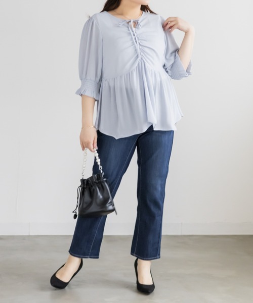 CLETTE(クレット)の「CLETTEオリジナルリボンネックシアーブラウス(シャツ/ブラウス・レディース・ピンク/ブルー/オフホワイト・3L/LL/4L)」の8枚目の写真