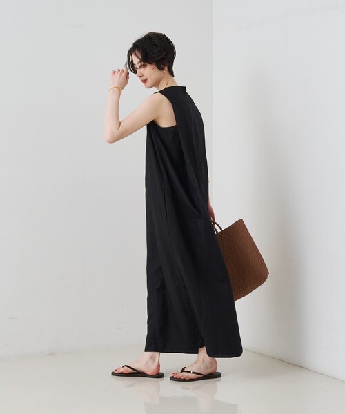 Rouge vif Anna（ルージュヴィフアンナ）の「【2サイズ展開】【定番人気】麻混ノースリーブVネックワンピース/ポケット付き/コクーンシルエット（ワンピース・レディース・ブラック/モカ・36/38）」の6枚目の写真