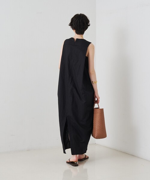 Rouge vif Anna（ルージュヴィフアンナ）の「【2サイズ展開】【定番人気】麻混ノースリーブVネックワンピース/ポケット付き/コクーンシルエット（ワンピース・レディース・ブラック/モカ・36/38）」の8枚目の写真