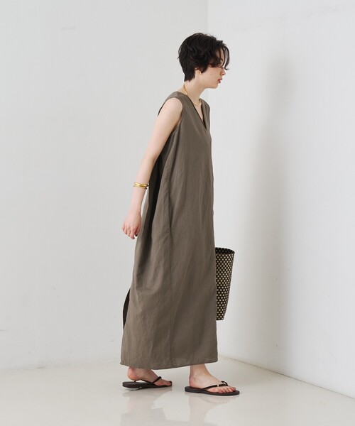 Rouge vif Anna（ルージュヴィフアンナ）の「【2サイズ展開】【定番人気】麻混ノースリーブVネックワンピース/ポケット付き/コクーンシルエット（ワンピース・レディース・ブラック/モカ・36/38）」の13枚目の写真