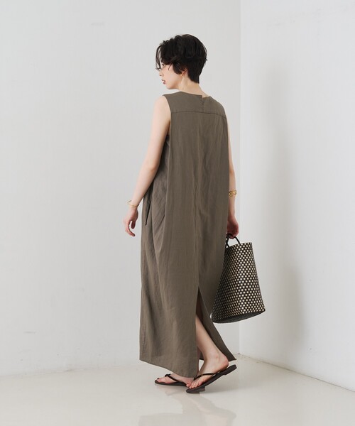 Rouge vif Anna（ルージュヴィフアンナ）の「【2サイズ展開】【定番人気】麻混ノースリーブVネックワンピース/ポケット付き/コクーンシルエット（ワンピース・レディース・ブラック/モカ・36/38）」の15枚目の写真