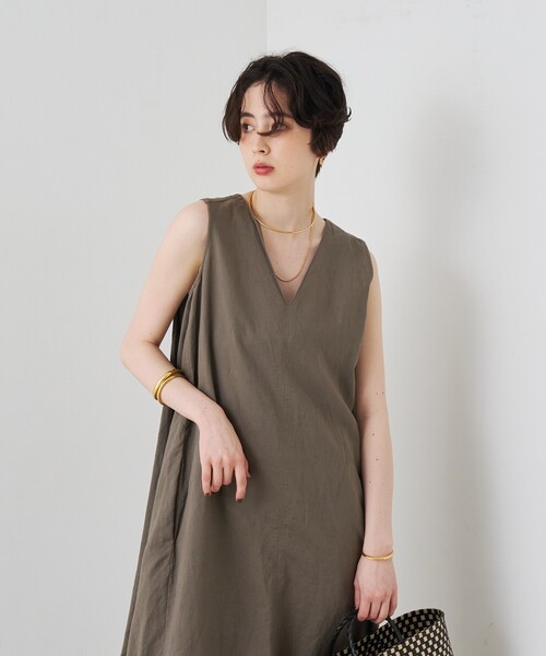 Rouge vif Anna（ルージュヴィフアンナ）の「【2サイズ展開】【定番人気】麻混ノースリーブVネックワンピース/ポケット付き/コクーンシルエット（ワンピース・レディース・ブラック/モカ・36/38）」の16枚目の写真