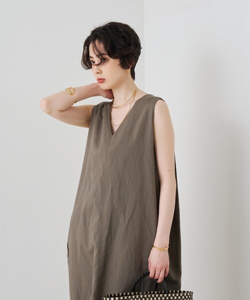 Rouge vif Anna（ルージュヴィフアンナ）の「【2サイズ展開】【定番人気】麻混ノースリーブVネックワンピース/ポケット付き/コクーンシルエット（ワンピース・レディース・ブラック/モカ・36/38）」の17枚目の写真