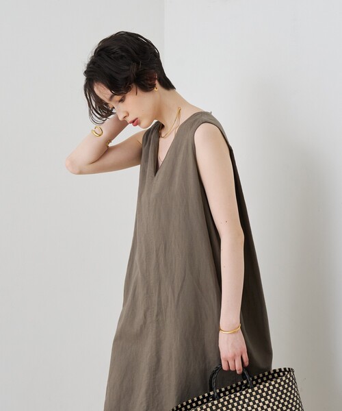 Rouge vif Anna（ルージュヴィフアンナ）の「【2サイズ展開】【定番人気】麻混ノースリーブVネックワンピース/ポケット付き/コクーンシルエット（ワンピース・レディース・ブラック/モカ・36/38）」の18枚目の写真