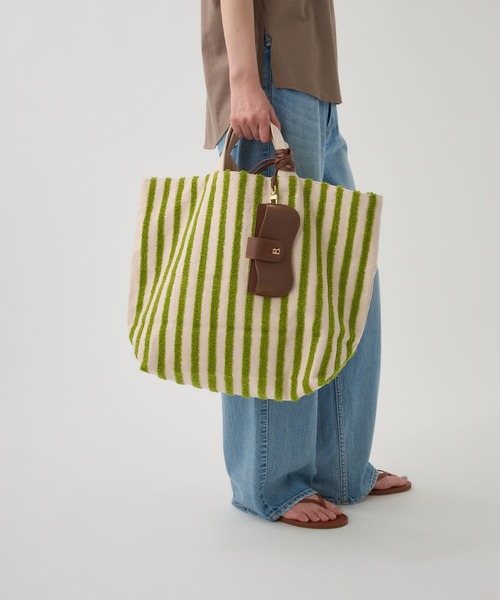 beej（ビージ）の「【beej】LOOP TOTE（トートバッグ・レディース・バーガンディー/グリーン・フリー）」の6枚目の写真