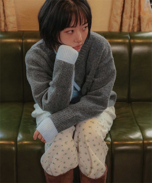 miette(ミエット)の「配色デザインクルーネックニットカーディガン(カーディガン/ボレロ・レディース・アイボリー/ブラウン/チャコール・FREE)」の4枚目の写真