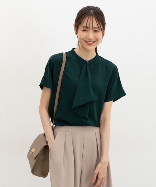 Honeys(ハニーズ)の「フレンチボウタイブラウス(シャツ/ブラウス・レディース・ブラウン/グリーン/グレイッシュベージュ・S/M/L)」の5枚目の写真
