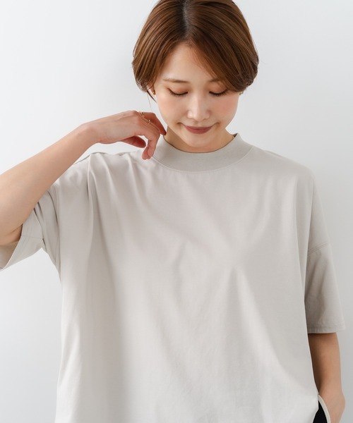fort point(フォーポイント)の「【C-FORTPOINT/フォートポイント】【ストレッチ性抜群の冷感素材を使用】ハイネック ドロップショルダー5分袖Tシャツ プルオーバー 接触冷感 涼しい 体形カバー サイドスリット(Tシャツ/カットソー・レディース・オフホワイト/イエロー/グレイッシュブルー/ライトグレー/ブラック・FREE)」の6枚目の写真