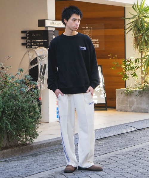 THRASHER(スラッシャー)の「【THRASHER/スラッシャー】【高級感あるジャガードテープが際立つ1本】サイドライン ジャージワイドトラックパンツ ブランドロゴ刺繍 きれいめ ストリート スケーター ユニセックス(その他パンツ・メンズ・ホワイト/ブラック・MEDIUM/LARGE)」の3枚目の写真