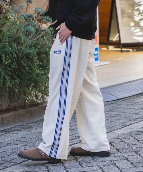 THRASHER(スラッシャー)の「【THRASHER/スラッシャー】【高級感あるジャガードテープが際立つ1本】サイドライン ジャージワイドトラックパンツ ブランドロゴ刺繍 きれいめ ストリート スケーター ユニセックス(その他パンツ・メンズ・ホワイト/ブラック・MEDIUM/LARGE)」の9枚目の写真