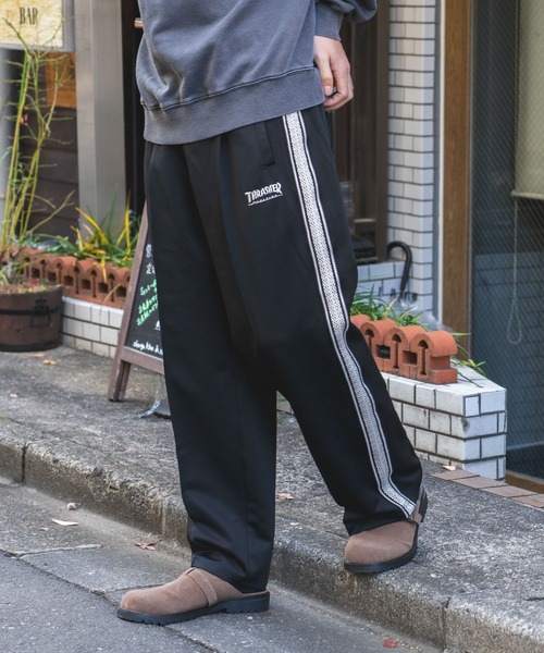 THRASHER(スラッシャー)の「【THRASHER/スラッシャー】【高級感あるジャガードテープが際立つ1本】サイドライン ジャージワイドトラックパンツ ブランドロゴ刺繍 きれいめ ストリート スケーター ユニセックス(その他パンツ・メンズ・ホワイト/ブラック・MEDIUM/LARGE)」の18枚目の写真