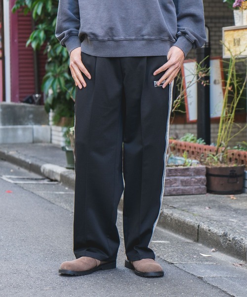 THRASHER(スラッシャー)の「【THRASHER/スラッシャー】【高級感あるジャガードテープが際立つ1本】サイドライン ジャージワイドトラックパンツ ブランドロゴ刺繍 きれいめ ストリート スケーター ユニセックス(その他パンツ・メンズ・ホワイト/ブラック・MEDIUM/LARGE)」の19枚目の写真