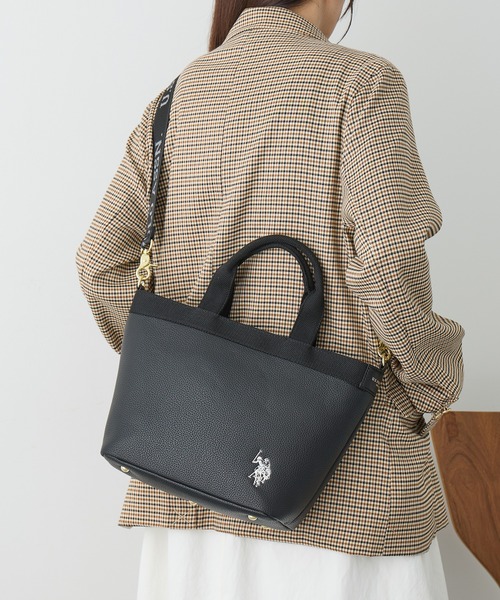 U.S. POLO ASSN.(ユーエスポロアッスン)の「【U.S. POLO ASSN.】シュリンク 2WAYトートバッグ ショルダーバッグ USPA-2676(トートバッグ・レディース・グレー系2/ピンク系その他2/グレー/ブラウン系2/ピンク/ネイビー系2/ブラック/キャメル/ネイビー/ブラック系2/ベージュ・FREE)」の2枚目の写真
