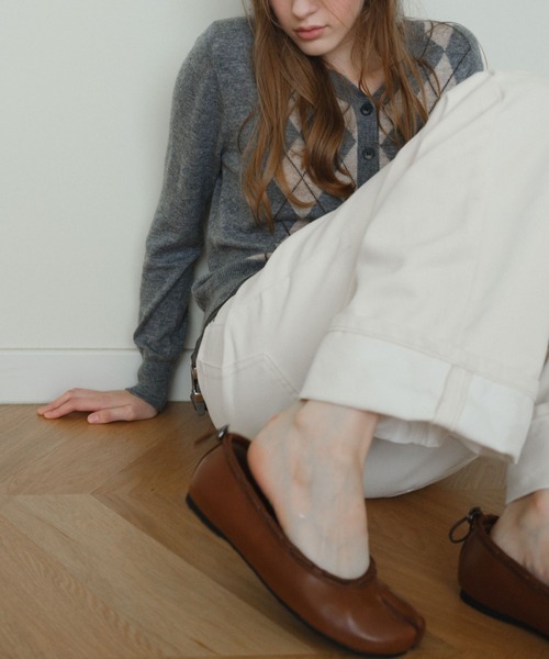 PAES（ペイズ）の「【WEB先行予約】[PAES/ペイズ] LEATHER STRING フラットシューズ（バレエシューズ・レディース・ブラウン/ブラック・24.5/24/23/23.5）」の9枚目の写真