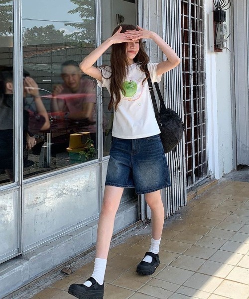 SHERU(シェル)の「レトログラフィック アップルプリント コンパクトチビTシャツ(Tシャツ/カットソー・レディース・ホワイト/ホワイト系その他・M)」の3枚目の写真